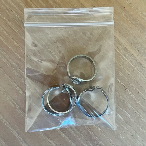 *NEW* OLIVIA RODRIGO Themed GUTS Letters Set of 4 Rings in Silver - Picture 8 of 11